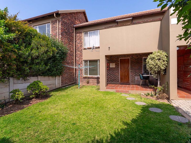 Beautiful 2-Bedroom Townhouse in Secure Complex – Greenfields, Edenglen - Photo 2