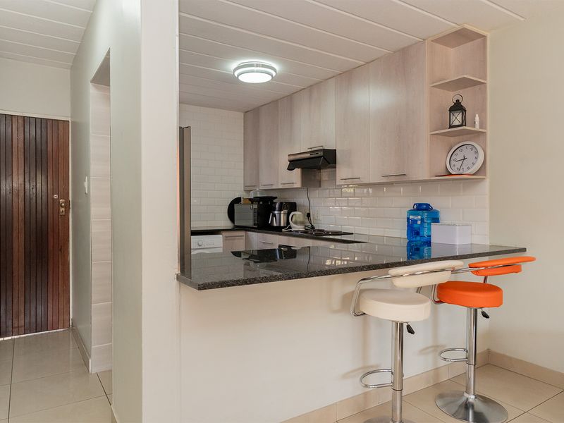 Beautiful 2-Bedroom Townhouse in Secure Complex – Greenfields, Edenglen - Photo 4