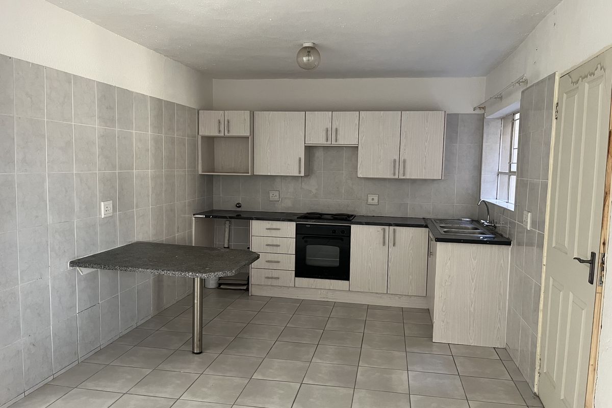 LOCK UP AND GO UPSTAIRS APARTMENT, INVESTMENT OPPORTUNITY - Photo 3