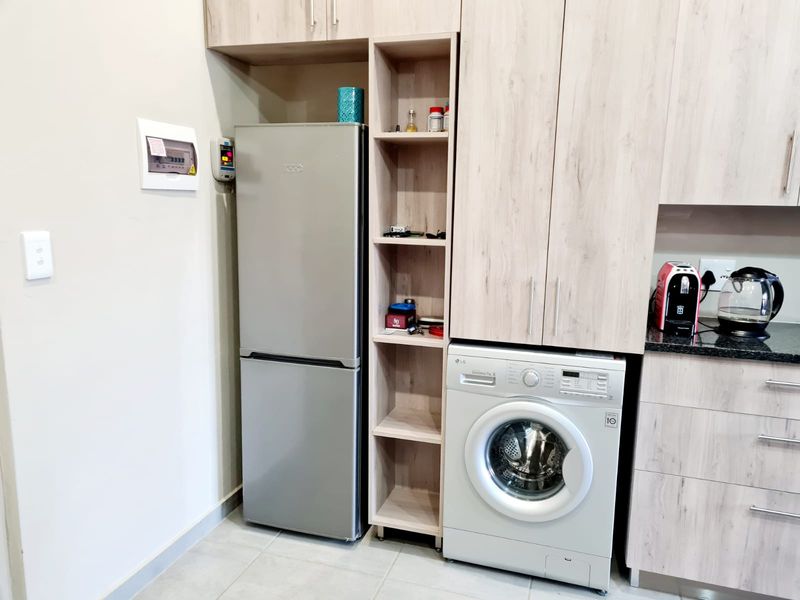 Modern 2 bedroom, 2 bathroom home - Photo 5