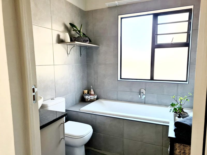 Modern 2 bedroom, 2 bathroom home - Photo 10