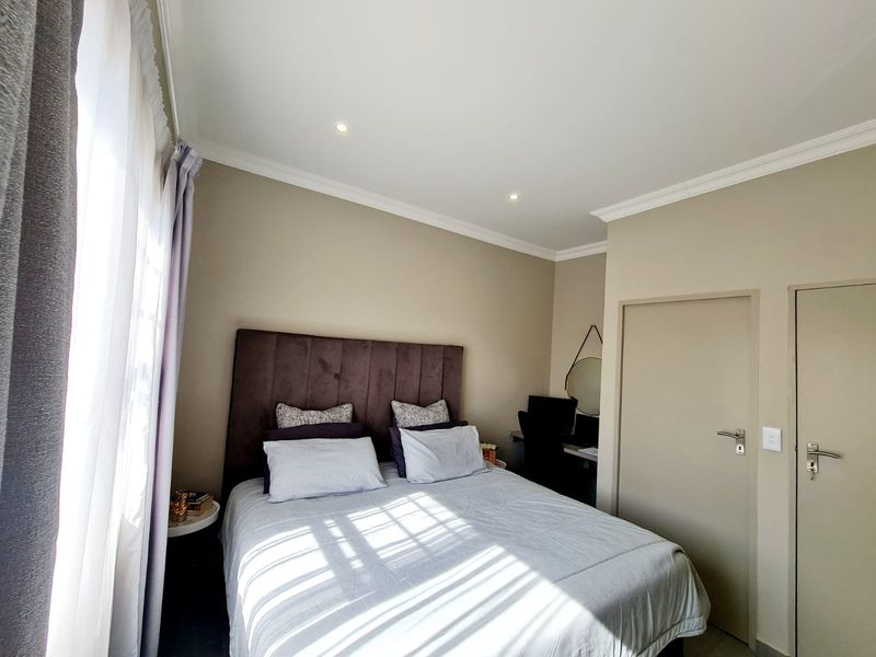 Modern 2 bedroom, 2 bathroom home - Photo 9
