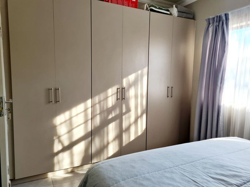 Modern 2 bedroom, 2 bathroom home - Photo 8