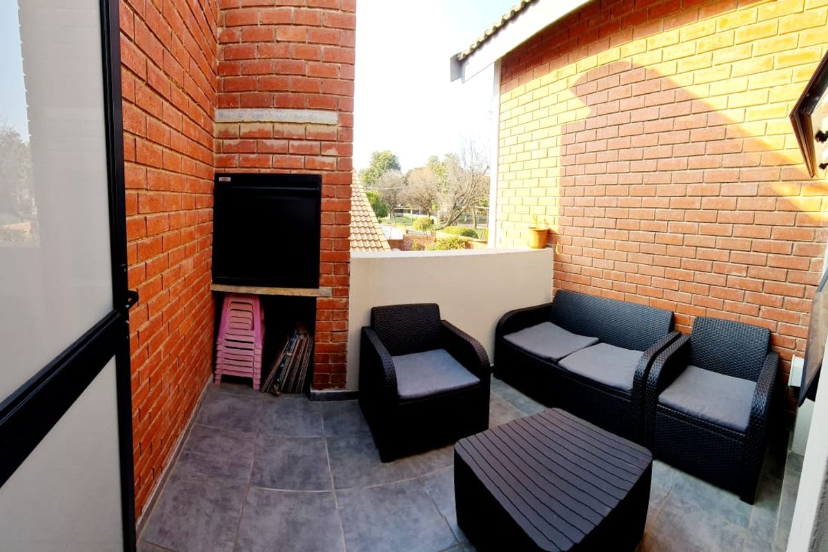 Modern 2 bedroom, 2 bathroom home - Photo 3