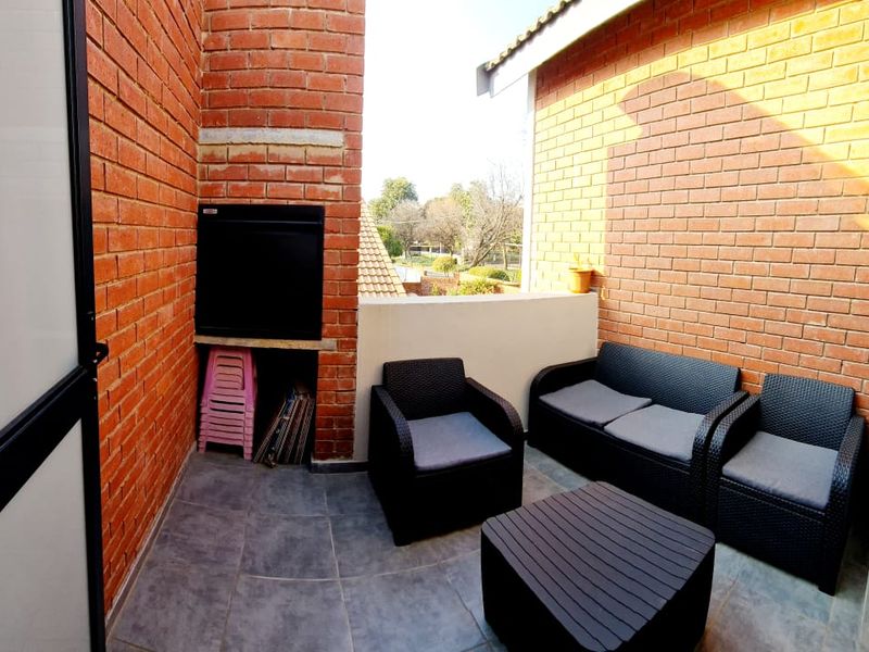 Modern 2 bedroom, 2 bathroom home - Photo 3