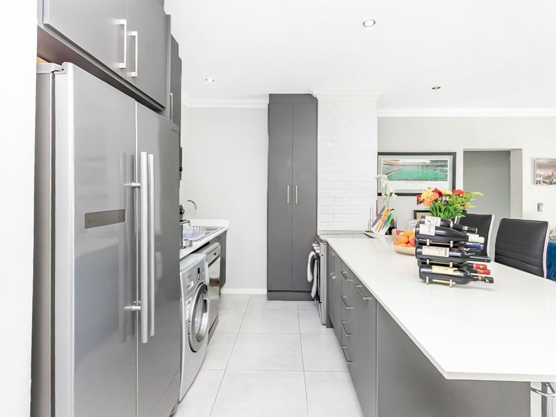 2 Bedroom 2 Bathroom apartment in Morningside Manor - Photo 8