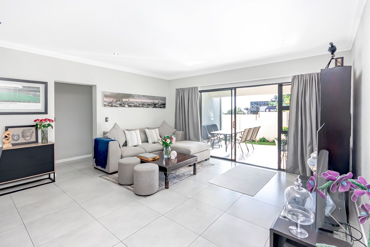2 Bedroom 2 Bathroom apartment in Morningside Manor - Photo 4