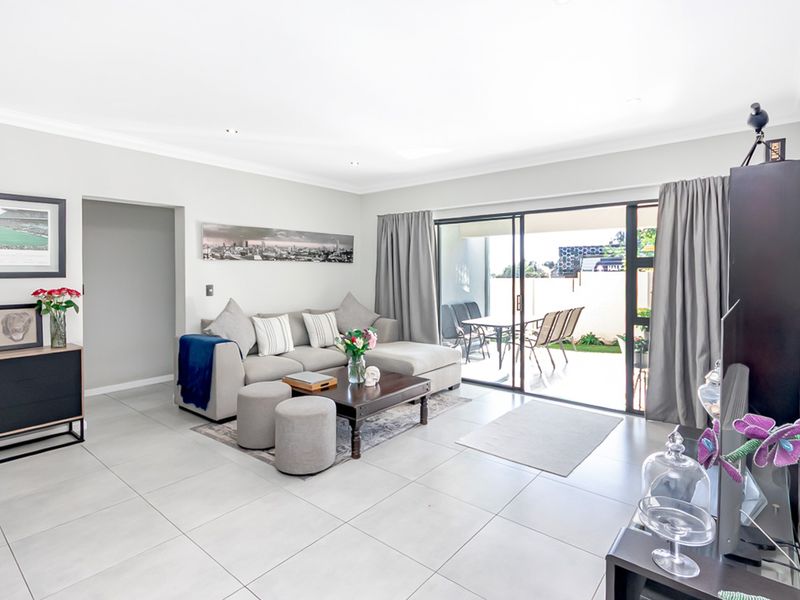 2 Bedroom 2 Bathroom apartment in Morningside Manor - Photo 4