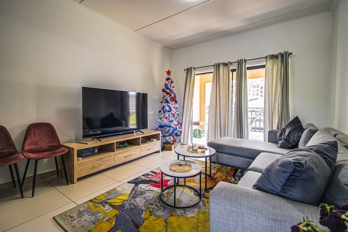 Refined Elegance Meets Modern Lifestyle - Photo 2