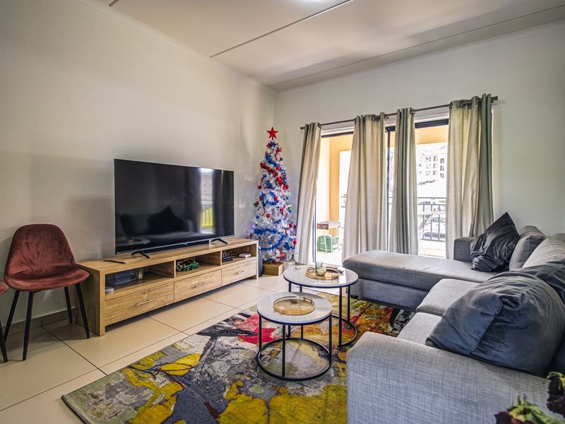 Refined Elegance Meets Modern Lifestyle - Photo 2