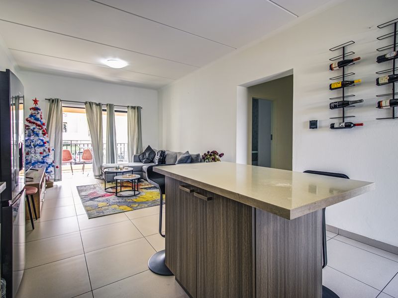 Refined Elegance Meets Modern Lifestyle - Photo 4