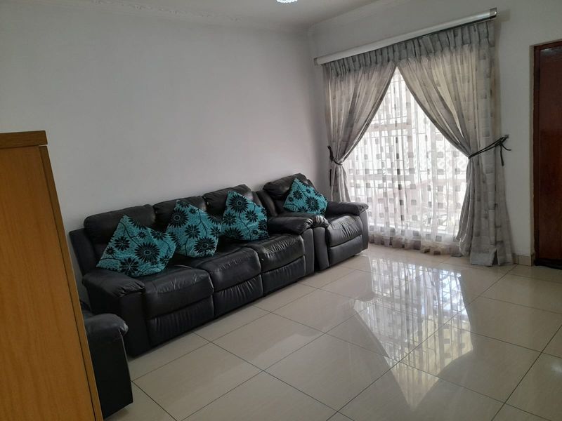 Modern, Secure & Move-In Ready | 3 Bedroom Townhouse in Rynsoord - Photo 7