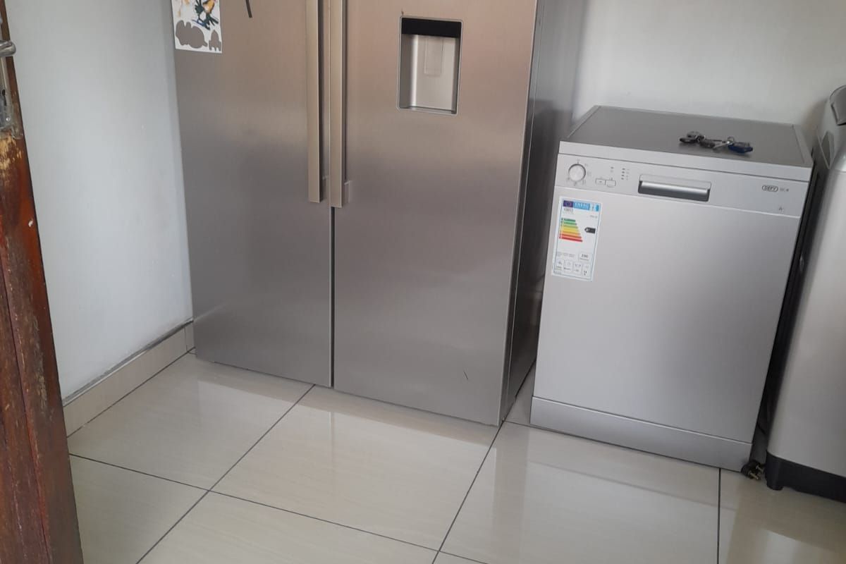 Modern, Secure & Move-In Ready | 3 Bedroom Townhouse in Rynsoord - Photo 5