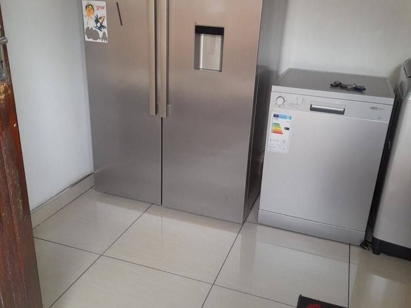 Modern, Secure & Move-In Ready | 3 Bedroom Townhouse in Rynsoord - Photo 5