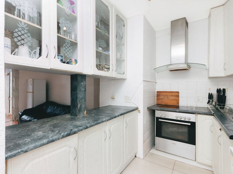 1 Bedroom Apartment in Auckland Park - Photo 3