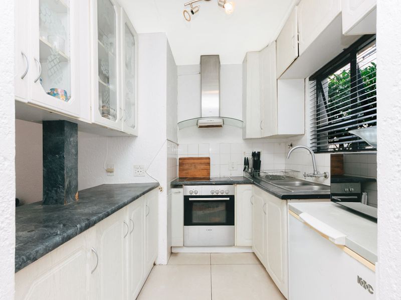 1 Bedroom Apartment in Auckland Park - Photo 2
