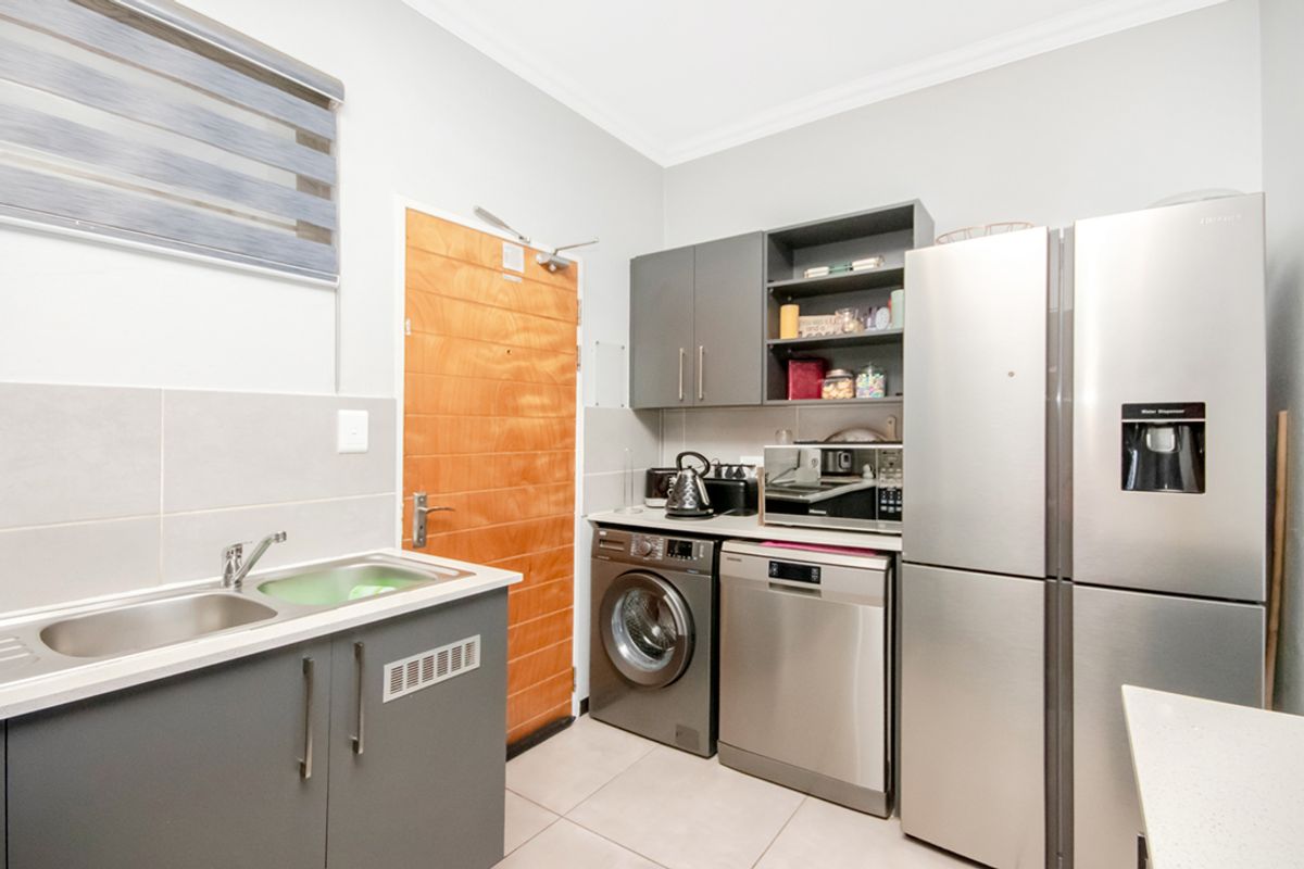 3 Bedroom 2 Bathroom apartment in Ferndale - Photo 4