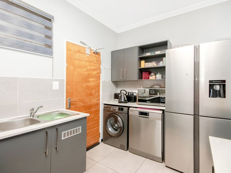 3 Bedroom 2 Bathroom apartment in Ferndale - Photo 4