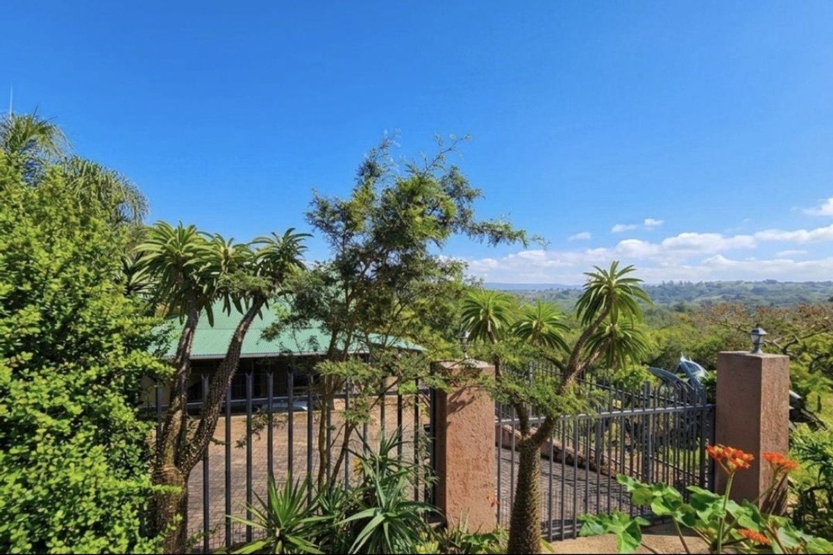 Tranquil Family Retreat with Scenic Views, Pool & Exceptional Space - Photo 5