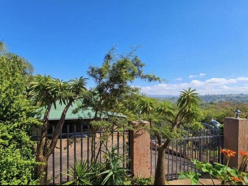 Tranquil Family Retreat with Scenic Views, Pool & Exceptional Space - Photo 5