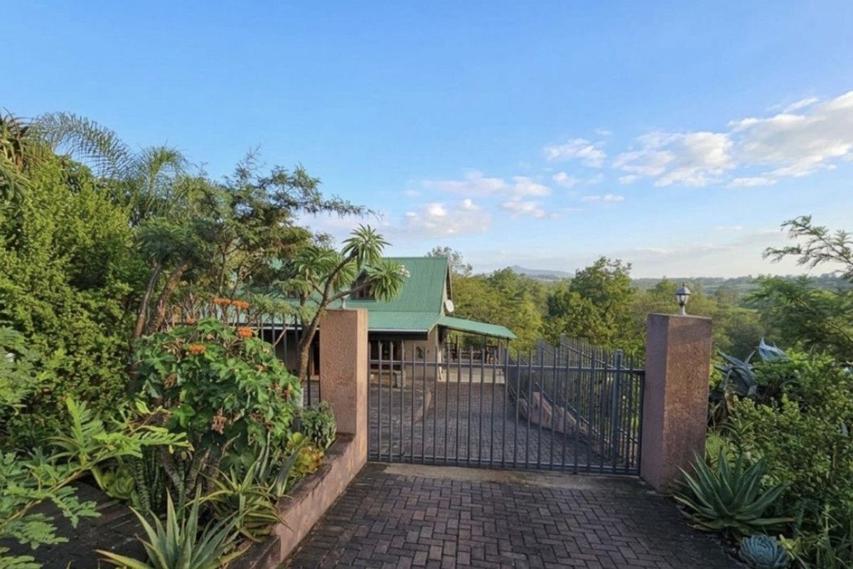 Tranquil Family Retreat with Scenic Views, Pool & Exceptional Space - Photo 4