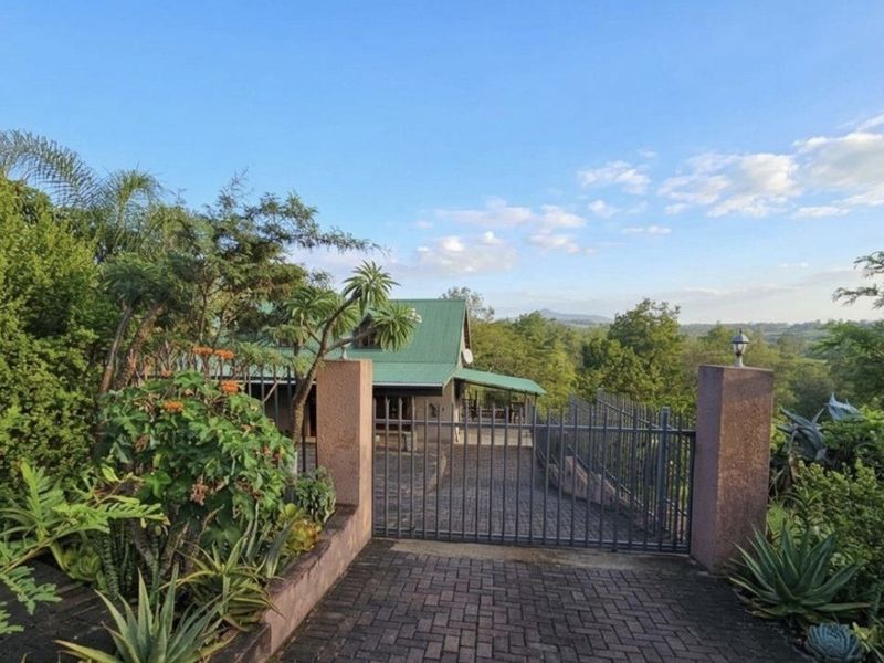 Tranquil Family Retreat with Scenic Views, Pool & Exceptional Space - Photo 4
