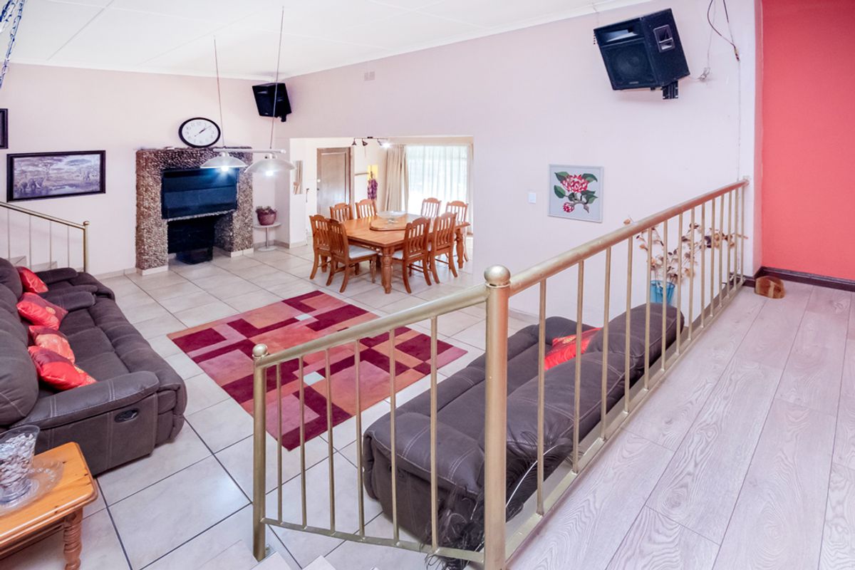 4 bedroom , 2 bathroom home with cottages. - Photo 4