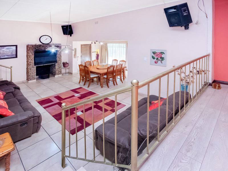 4 bedroom , 2 bathroom home with cottages. - Photo 4