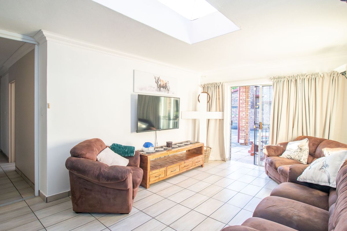 Beautiful Family Home in a Peaceful Area of Moreleta Park - Photo 5