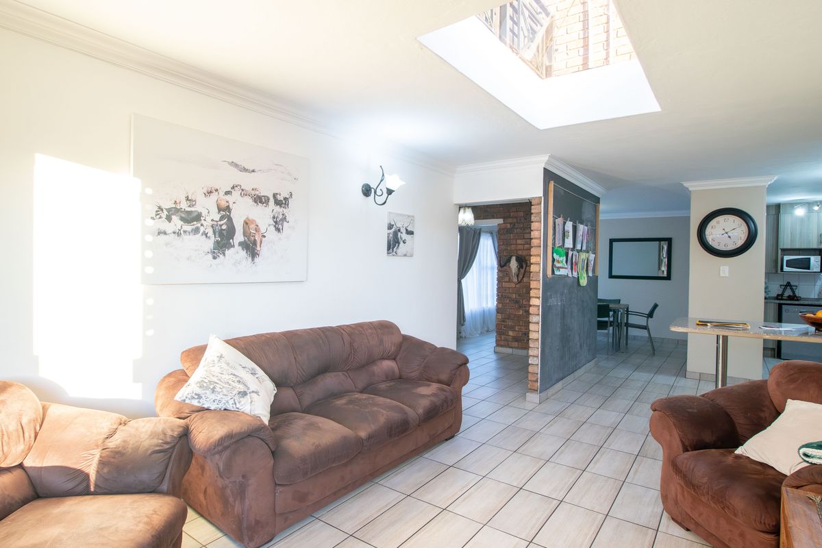 Beautiful Family Home in a Peaceful Area of Moreleta Park - Photo 3