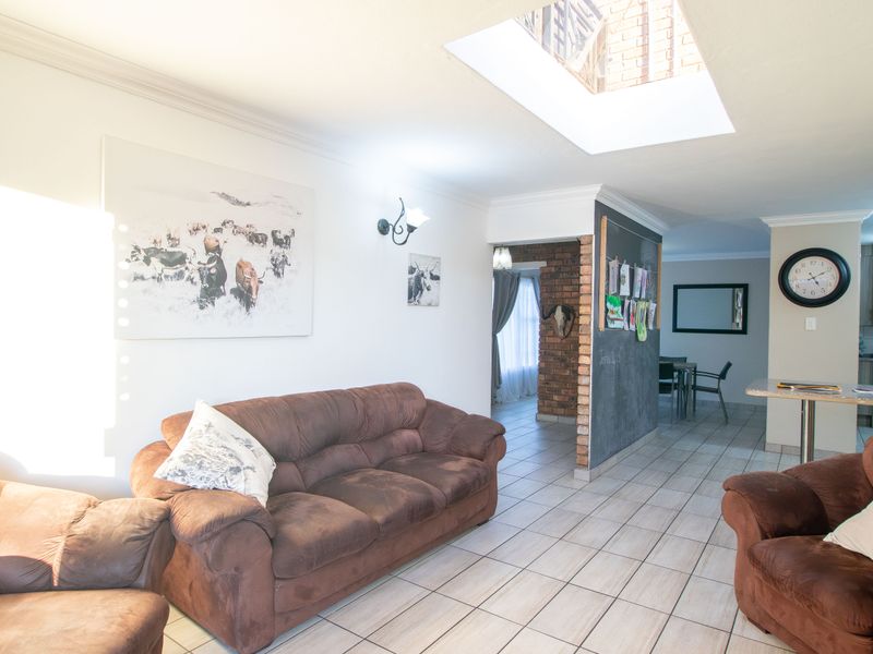 Beautiful Family Home in a Peaceful Area of Moreleta Park - Photo 3