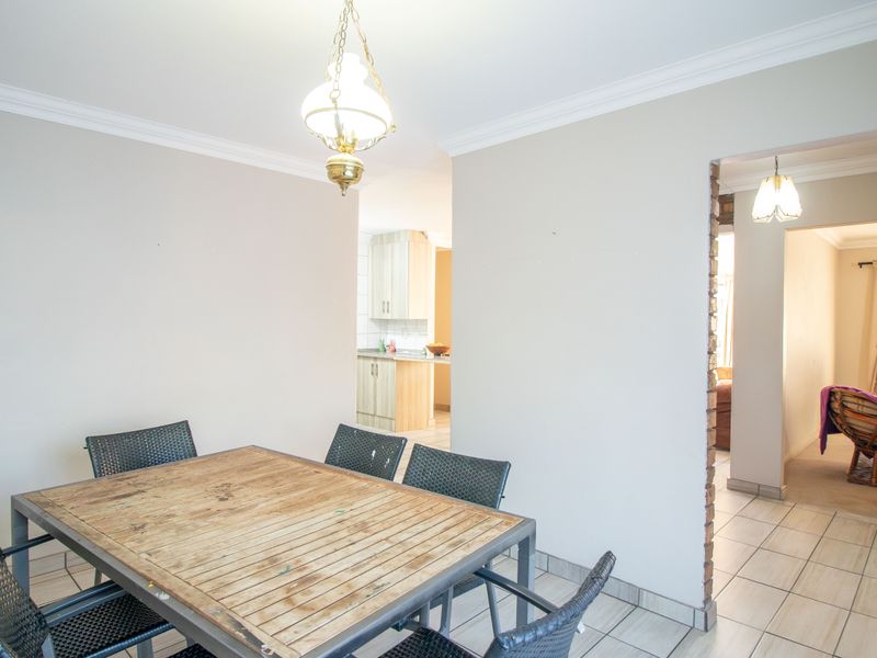 Beautiful Family Home in a Peaceful Area of Moreleta Park - Photo 6