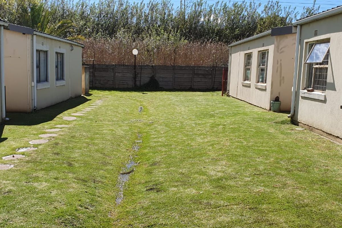2c bedroom, 1 bathroom home - Photo 3
