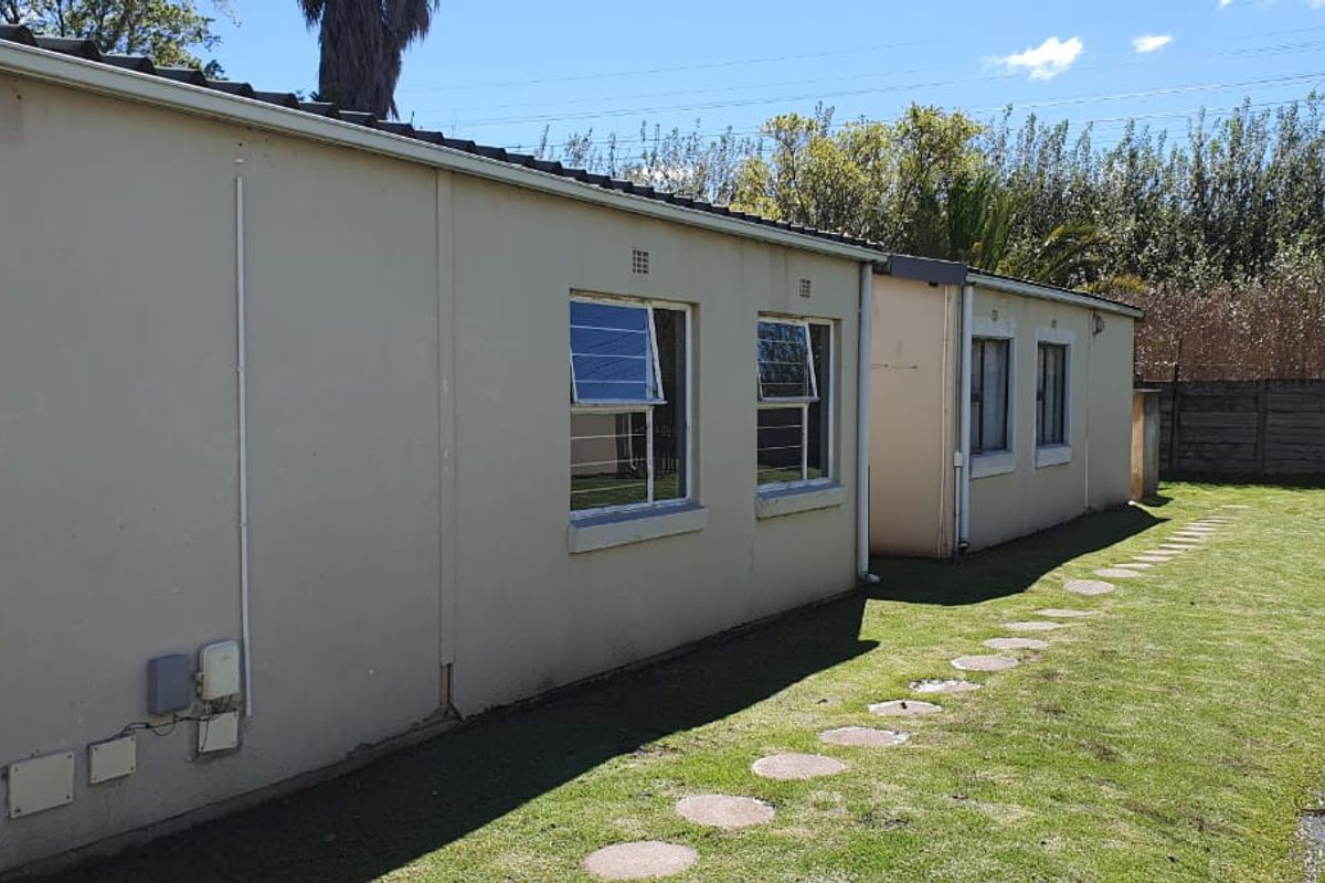 2c bedroom, 1 bathroom home - Photo 2