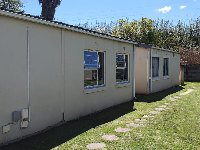2c bedroom, 1 bathroom home - Photo 2