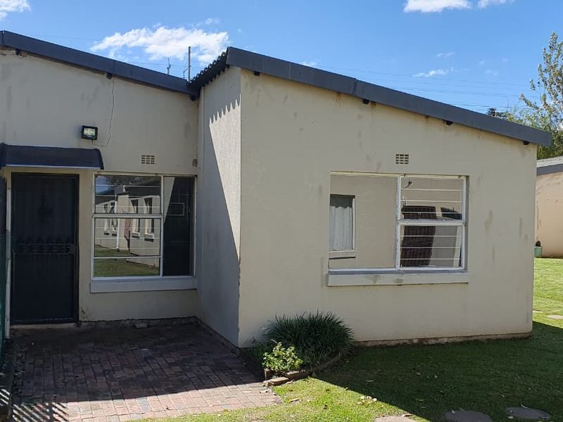 2c bedroom, 1 bathroom home - Photo 4