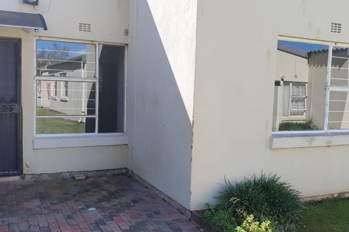 2c bedroom, 1 bathroom home - Photo 5