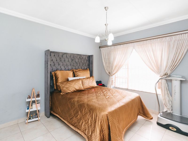 3 Bedroom Townhouse for sale in Pinehaven - Photo 6