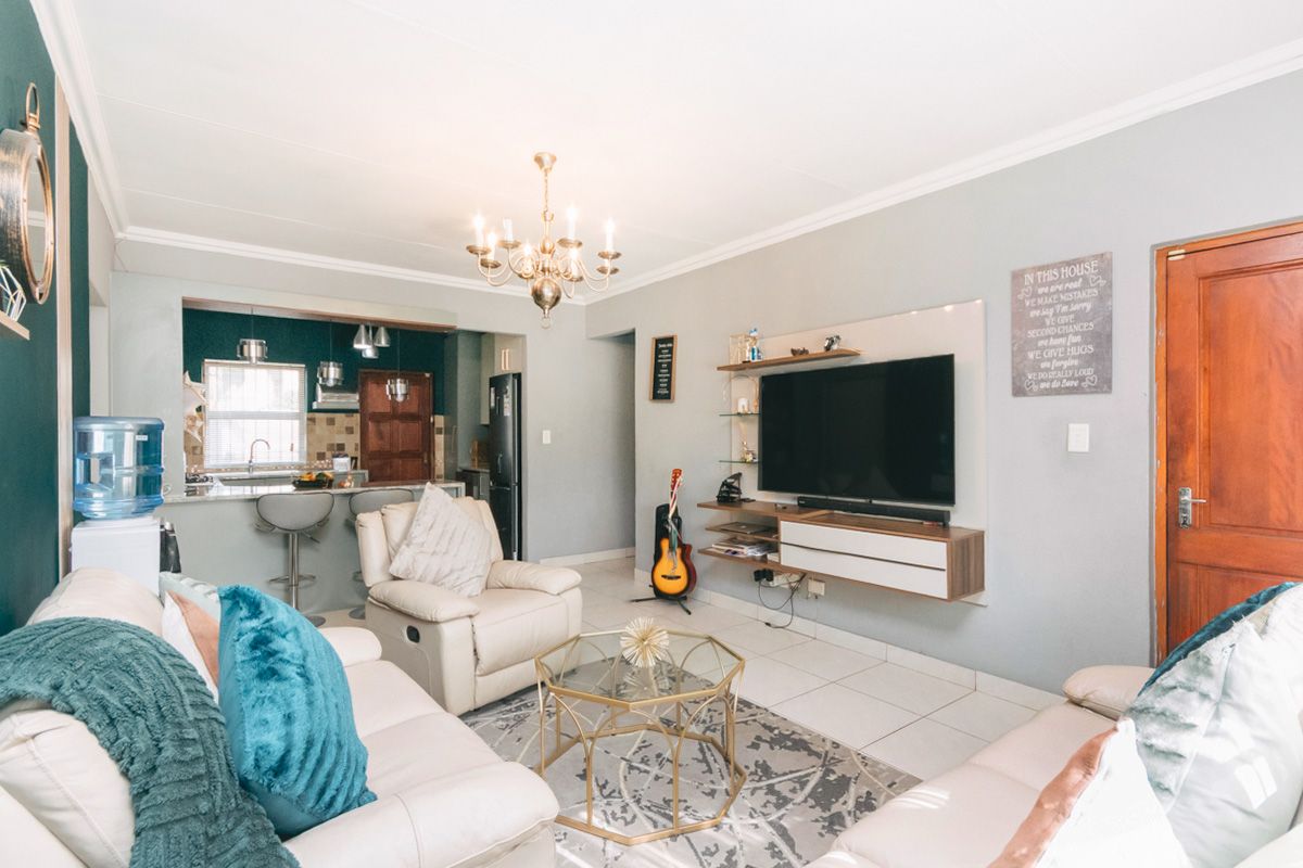 3 Bedroom Townhouse for sale in Pinehaven - Photo 3