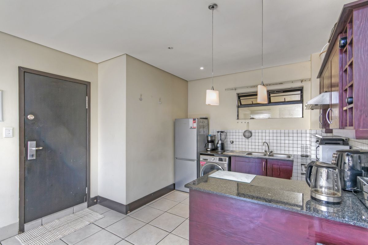 Modern 2-Bedroom Apartment with Stunning Johannesburg Views - Photo 5