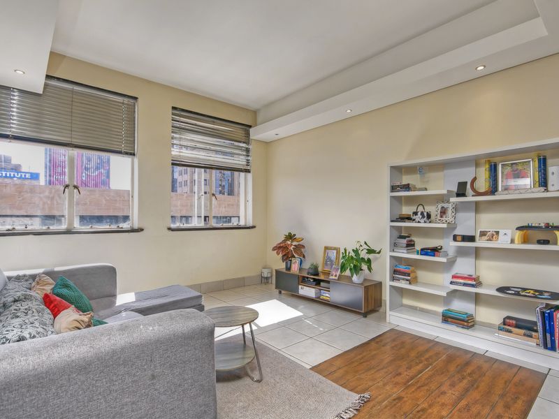 Modern 2-Bedroom Apartment with Stunning Johannesburg Views - Photo 10