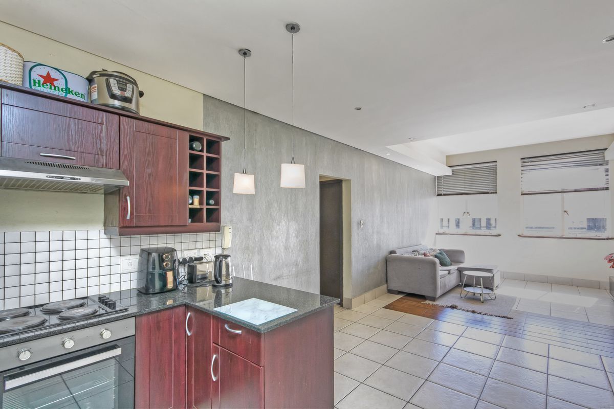 Modern 2-Bedroom Apartment with Stunning Johannesburg Views - Photo 4