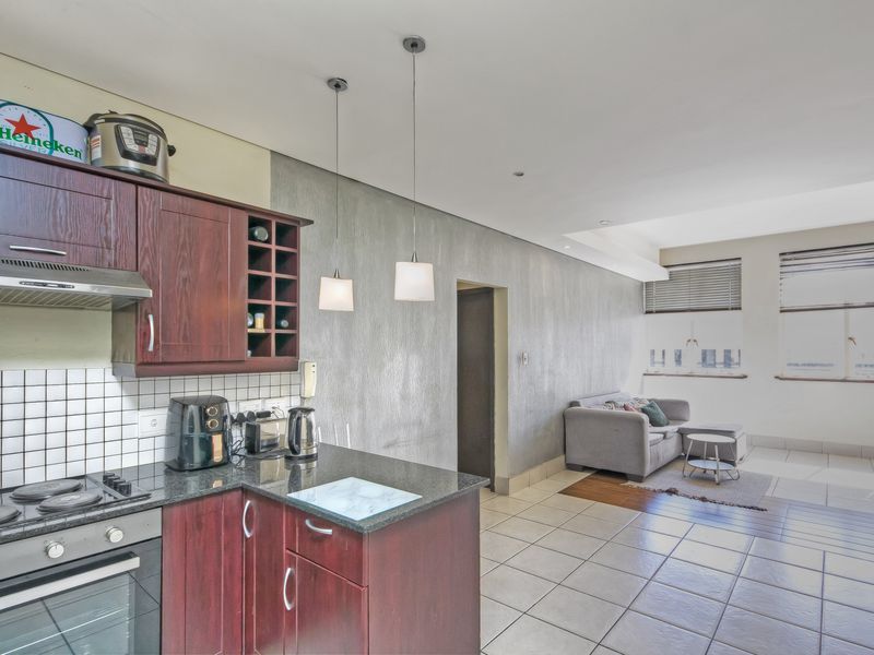 Modern 2-Bedroom Apartment with Stunning Johannesburg Views - Photo 4