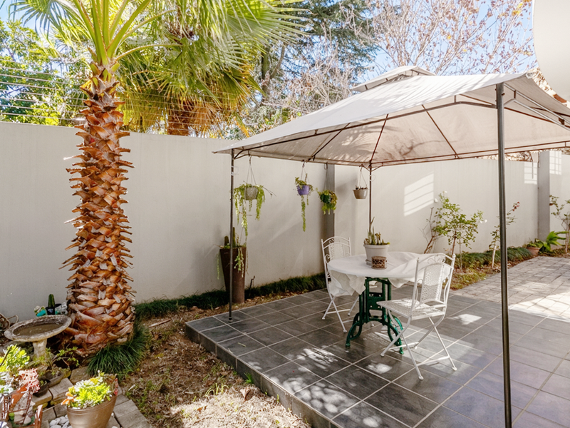 3 Bedroom triple story townhouse - Photo 8