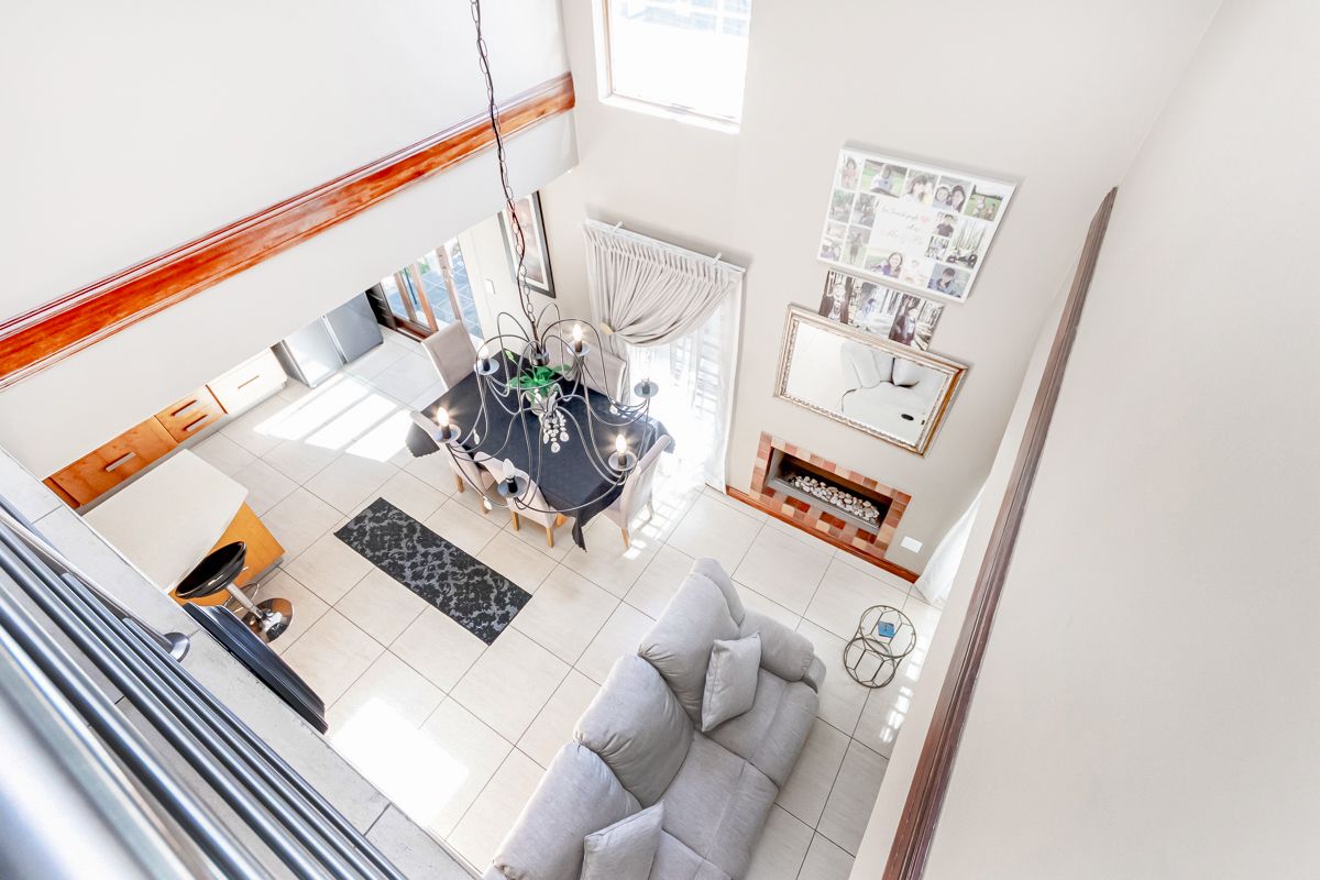 3 Bedroom triple story townhouse - Photo 3