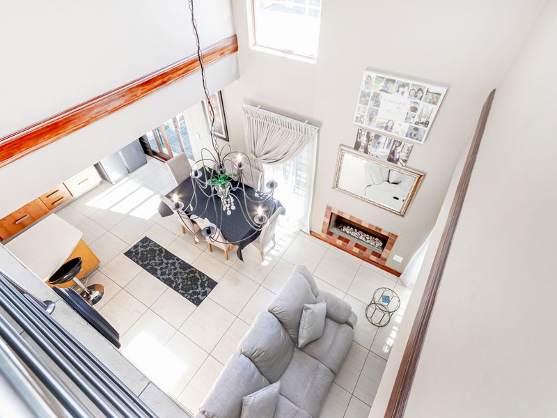 3 Bedroom triple story townhouse - Photo 3