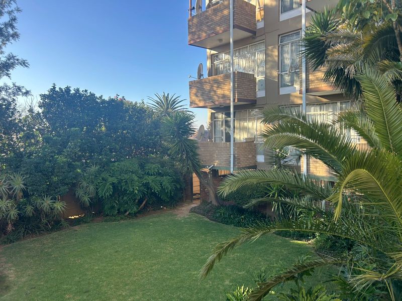 Bright 2 Bed Unit with Pool + Secure Parking – Great Rental Yield! - Photo 1
