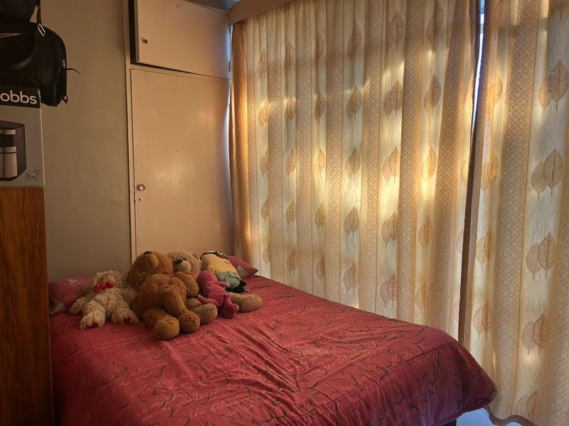 Bright 2 Bed Unit with Pool + Secure Parking – Great Rental Yield! - Photo 10