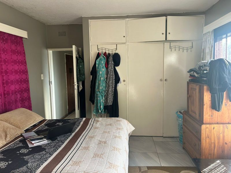Bright 2 Bed Unit with Pool + Secure Parking – Great Rental Yield! - Photo 6