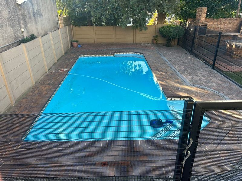 Bright 2 Bed Unit with Pool + Secure Parking – Great Rental Yield! - Photo 3